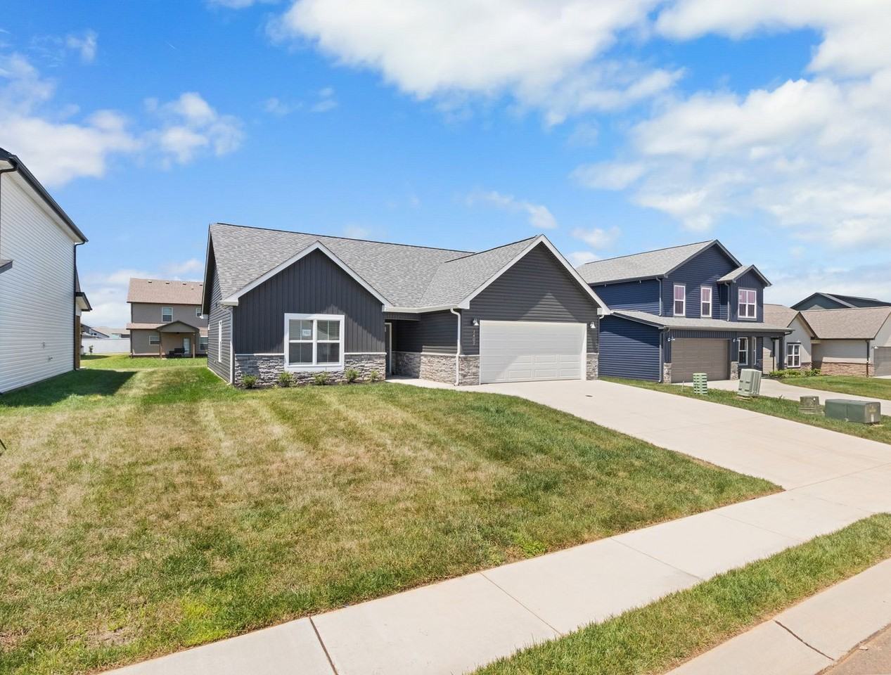 1402 Dan Brown Dr - Photo 4 of 35