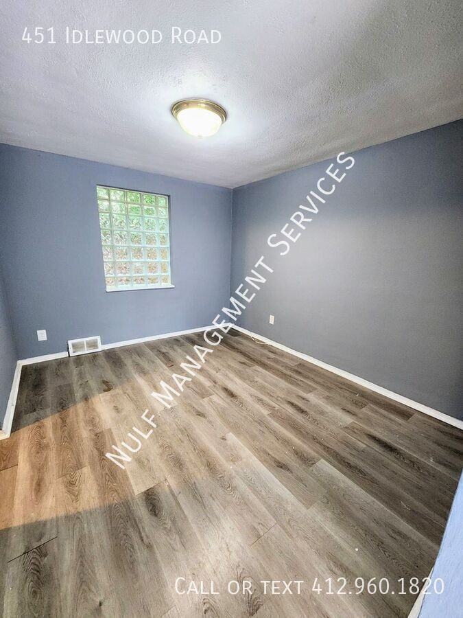 451 Idlewood Rd - Photo 3 of 9