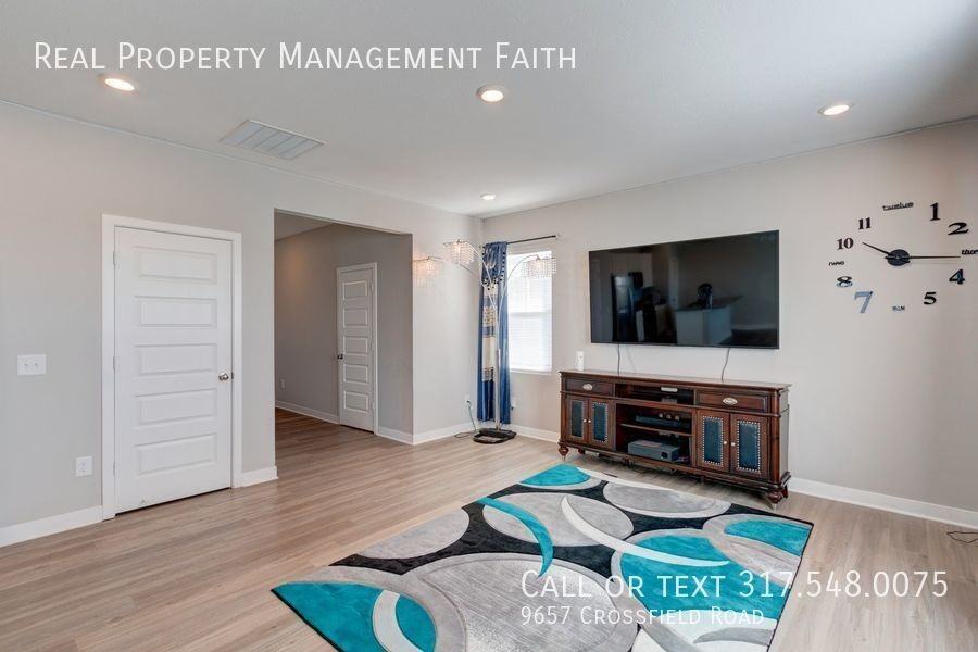 9657 Crossfield Rd - Photo 4 of 38