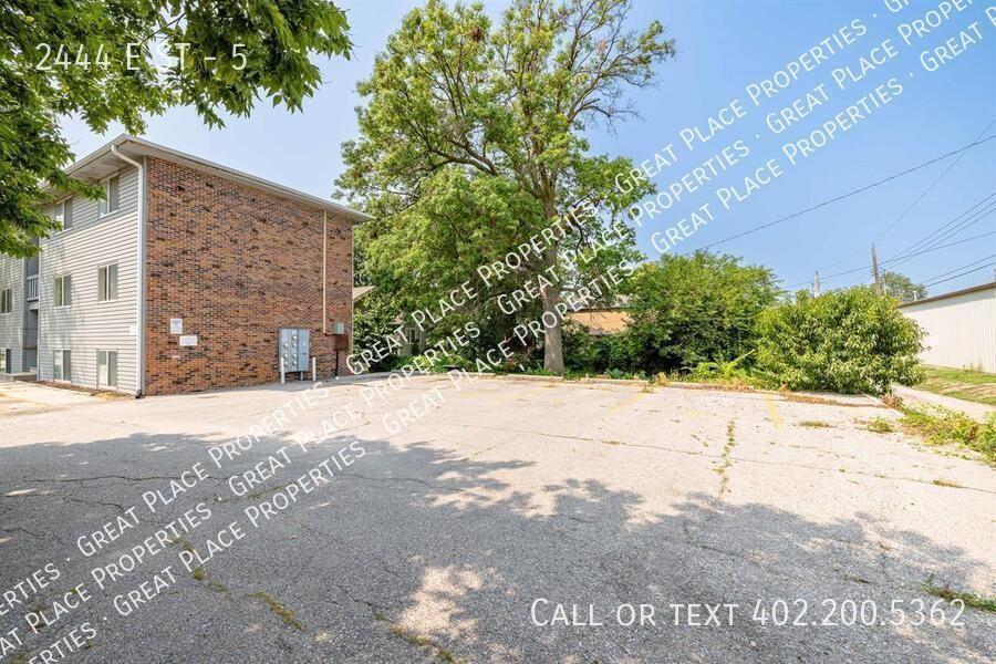 2444 E St #5 - Photo 5 of 22