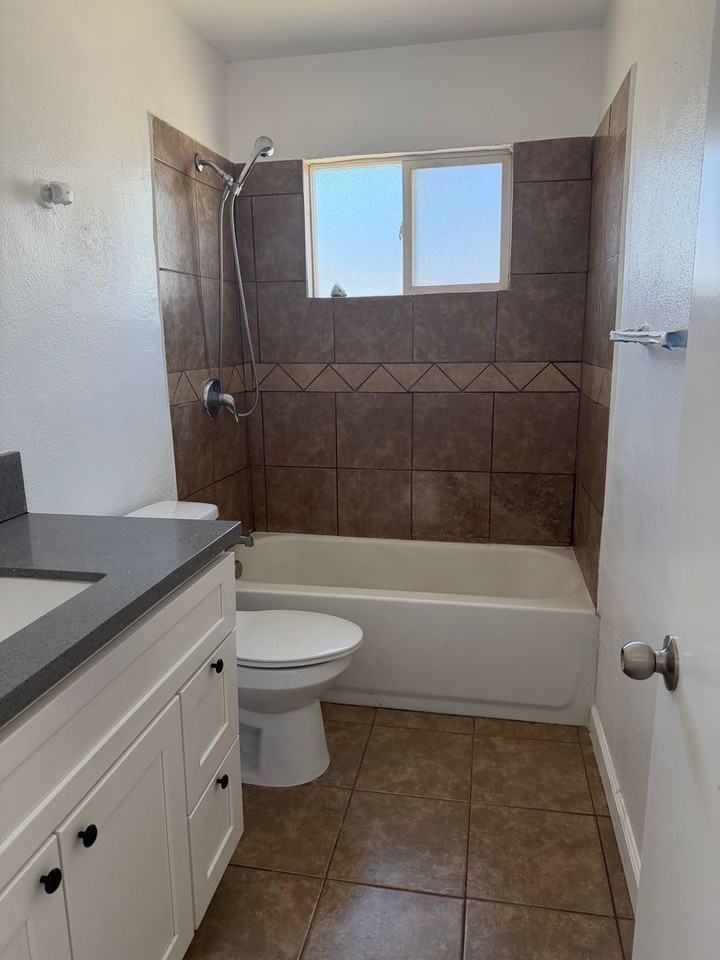 327 327 & 325 Dobrusky Dr - Photo 5 of 9