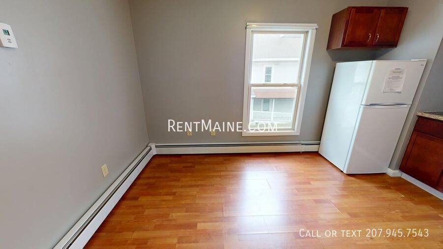 380 Hammond St #3 - Photo 4 of 9
