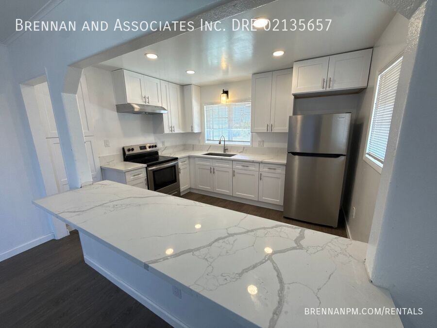 288 1/2 5th Ave - Photo 2 of 16