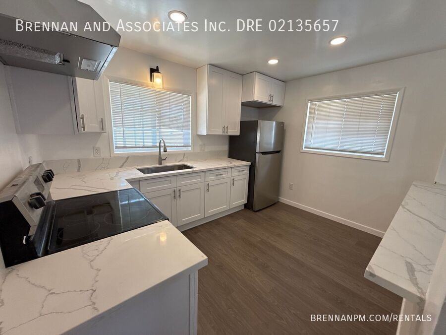 288 1/2 5th Ave - Photo 5 of 16