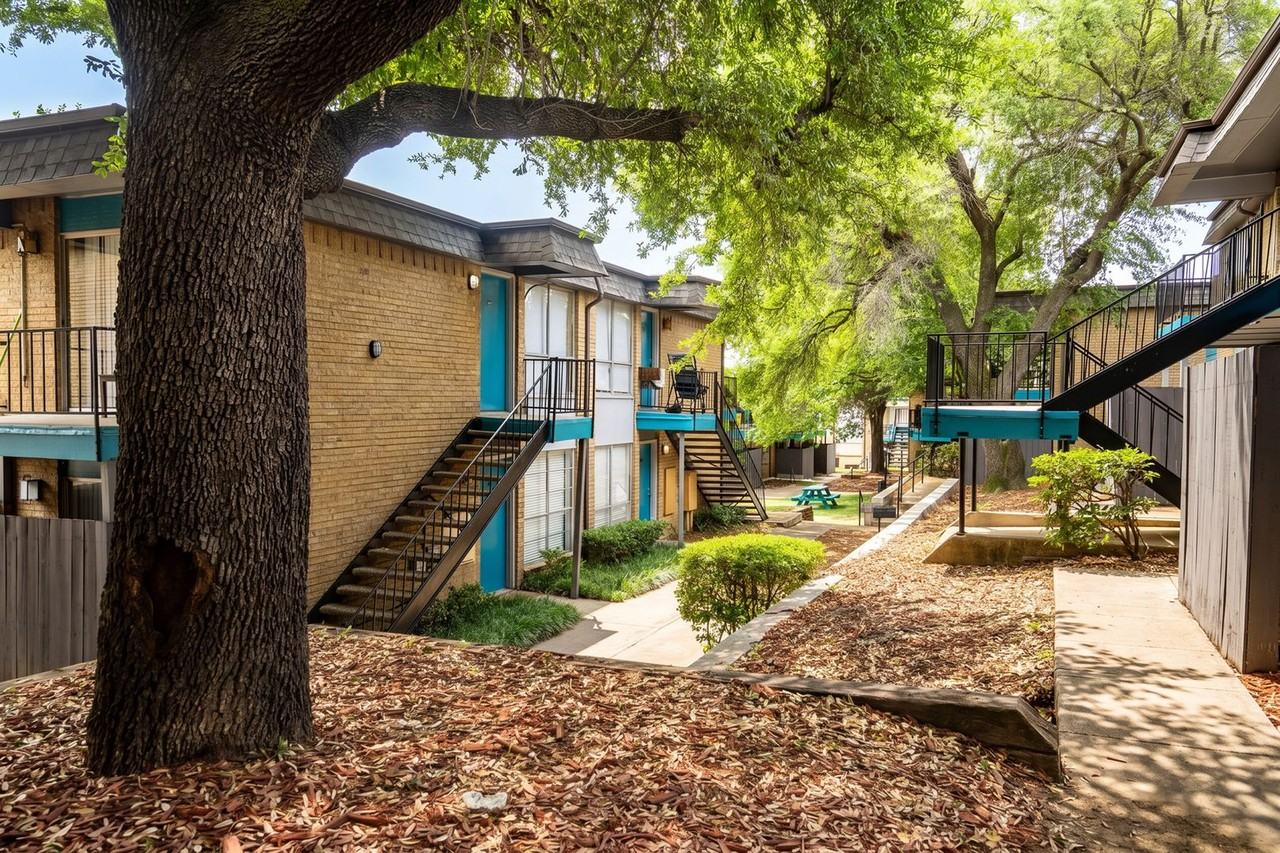 ALL BILLS PAID Apartment in the Heart of Grand Prairie - Photo 6 of 11
