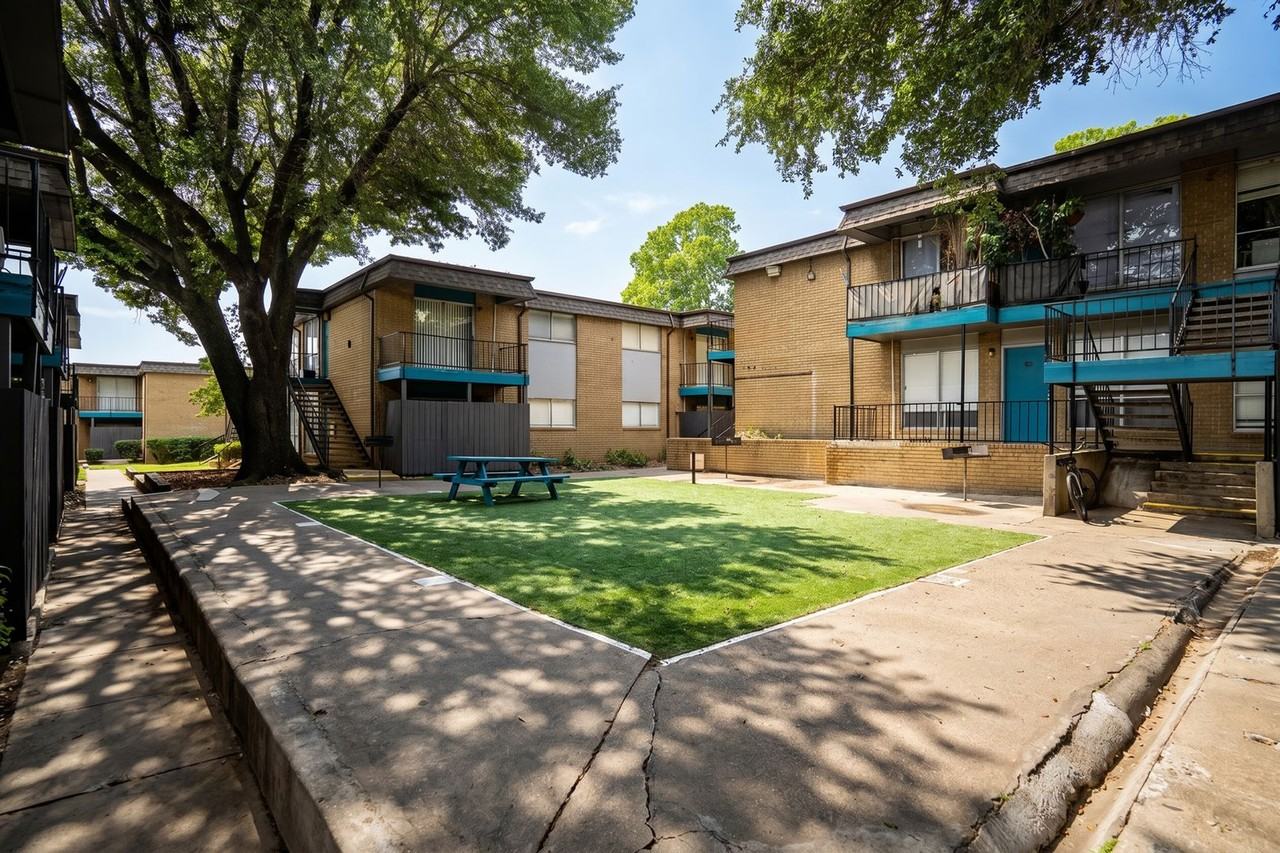 ALL BILLS PAID Apartment in the Heart of Grand Prairie - Photo 7 of 11