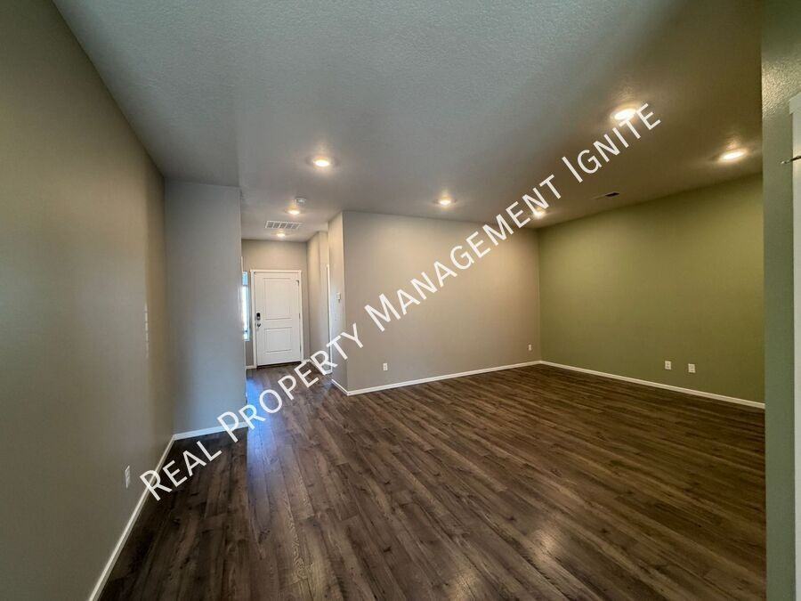 1430 Nw Upas Pl - Photo 2 of 13