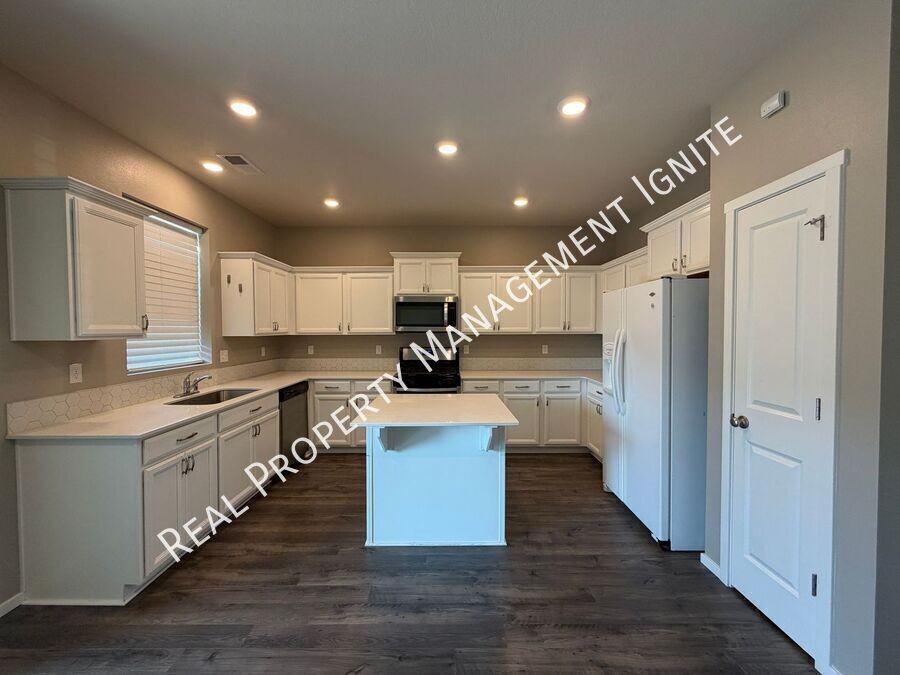 1430 Nw Upas Pl - Photo 4 of 13
