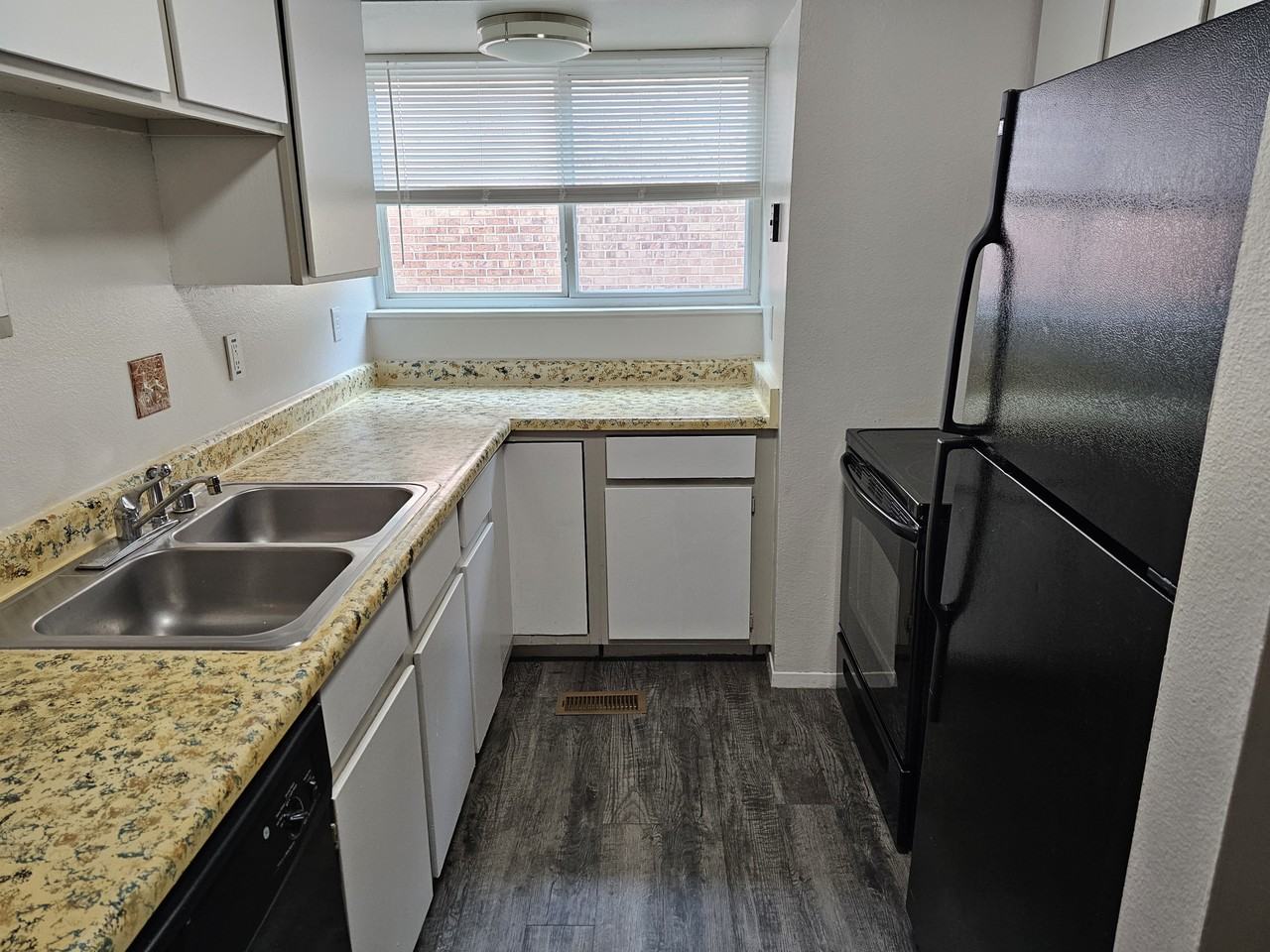 980 Holli Springs Ln #C - Photo 3 of 10
