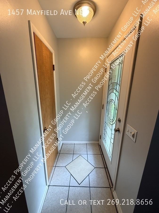 1457 Mayfield Ave Ne - Photo 3 of 40
