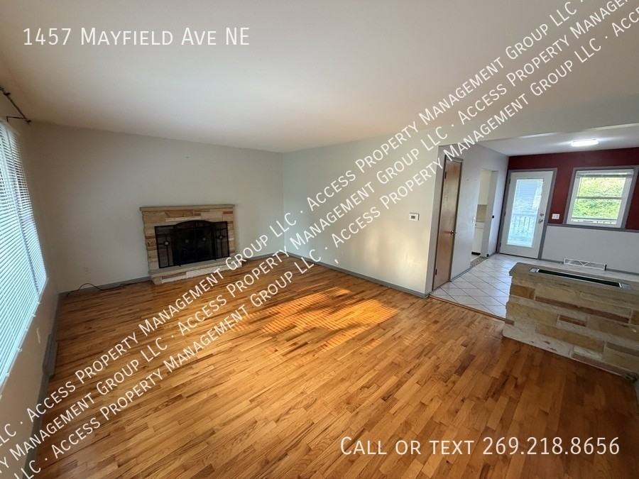 1457 Mayfield Ave Ne - Photo 4 of 40