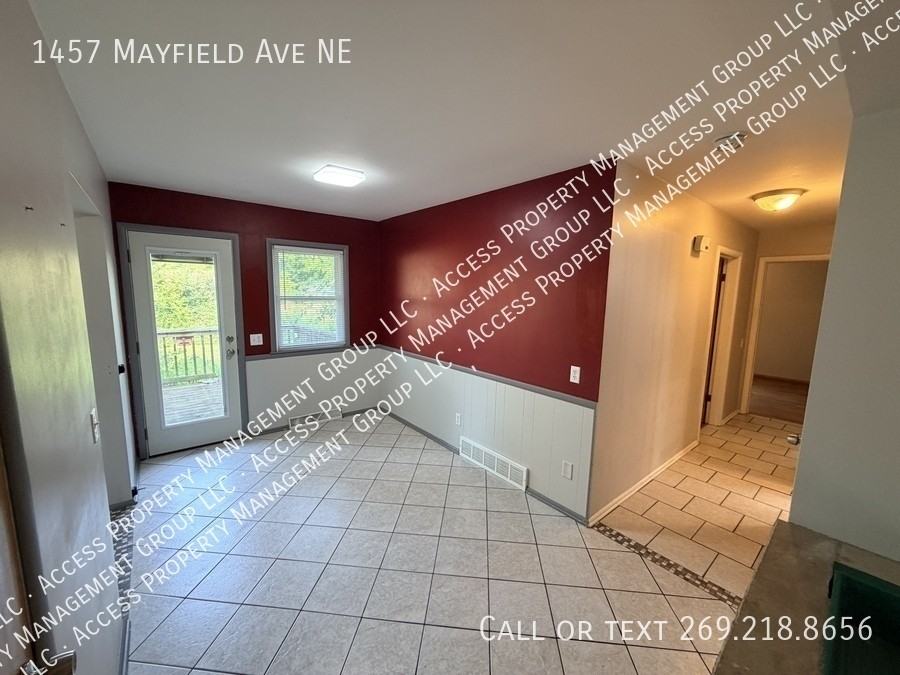 1457 Mayfield Ave Ne - Photo 7 of 40