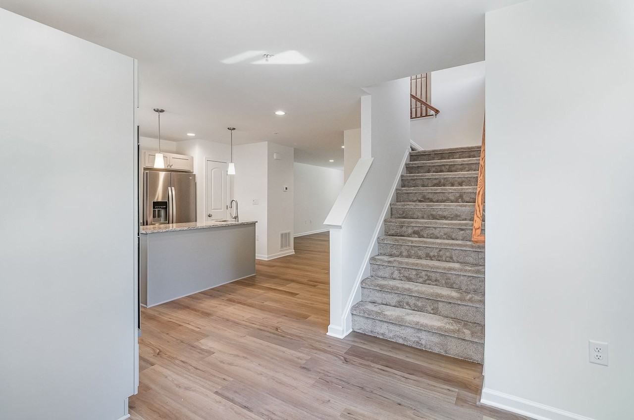 158 High Pointe Dr - Photo 4 of 30