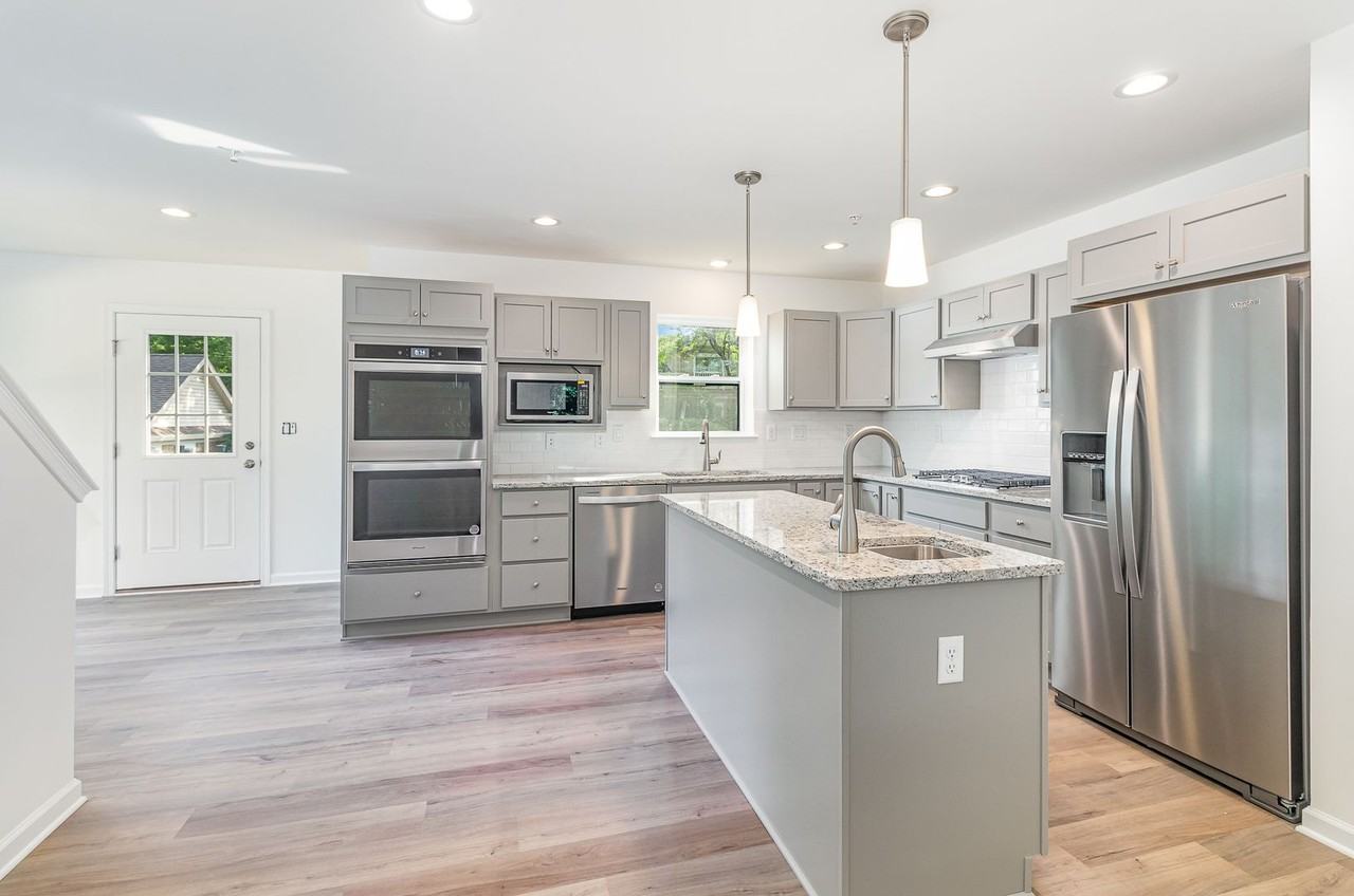 158 High Pointe Dr - Photo 6 of 30