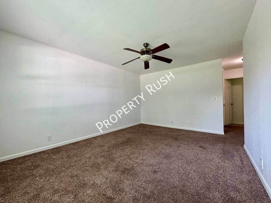 555 E Garden Farm Rd #B - Photo 4 of 18
