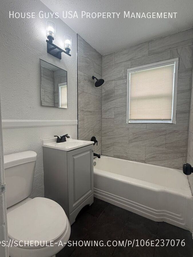 9525 Charlotte St - Photo 6 of 8