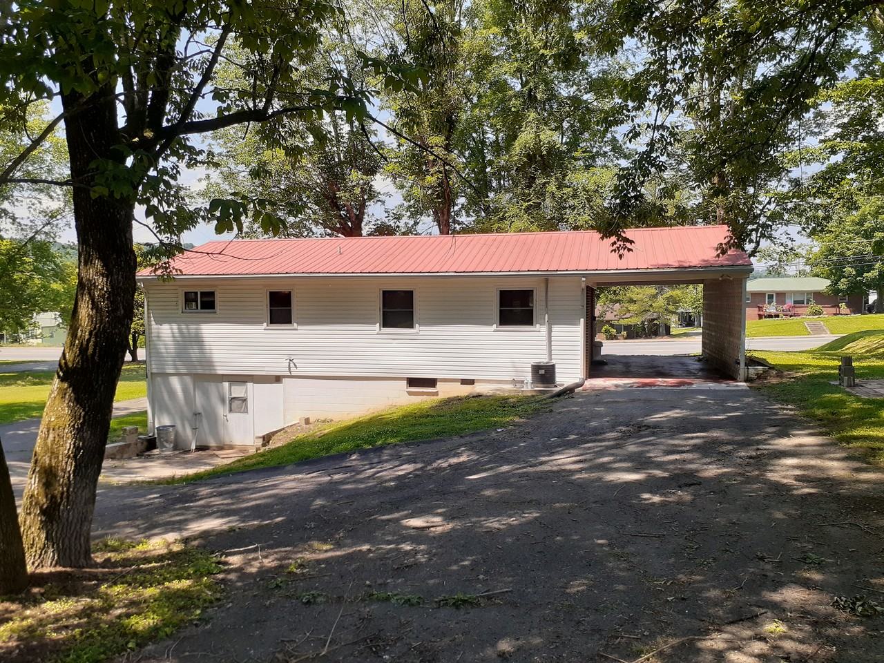 707 S Mccrary St - Photo 4 of 17