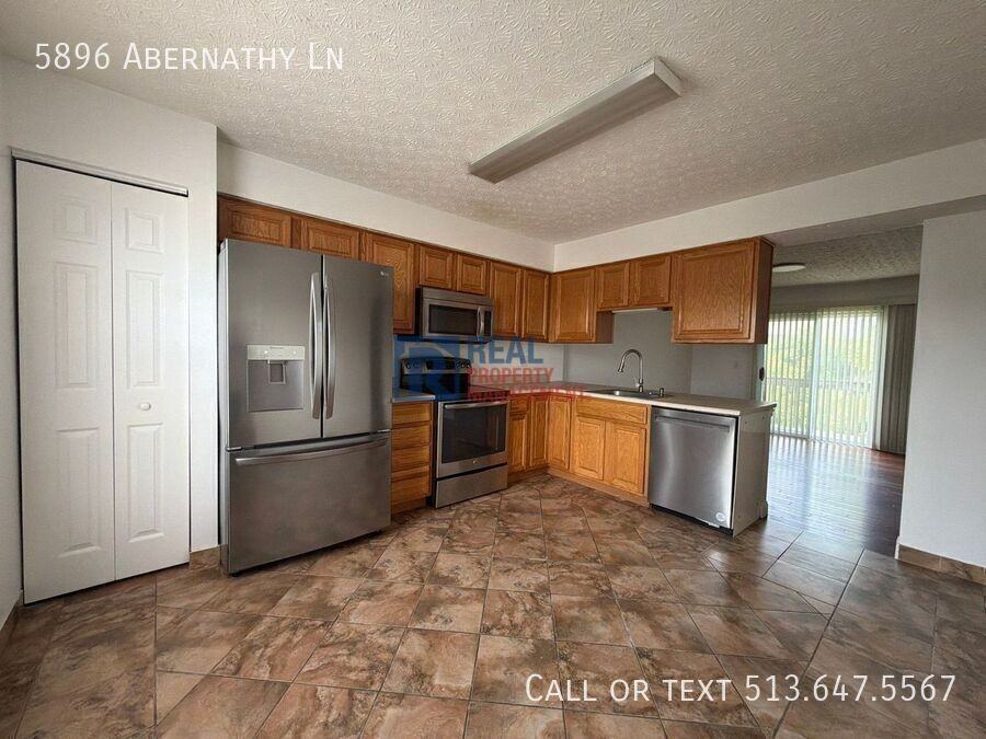 5896 Abernathy Ln - Photo 7 of 22