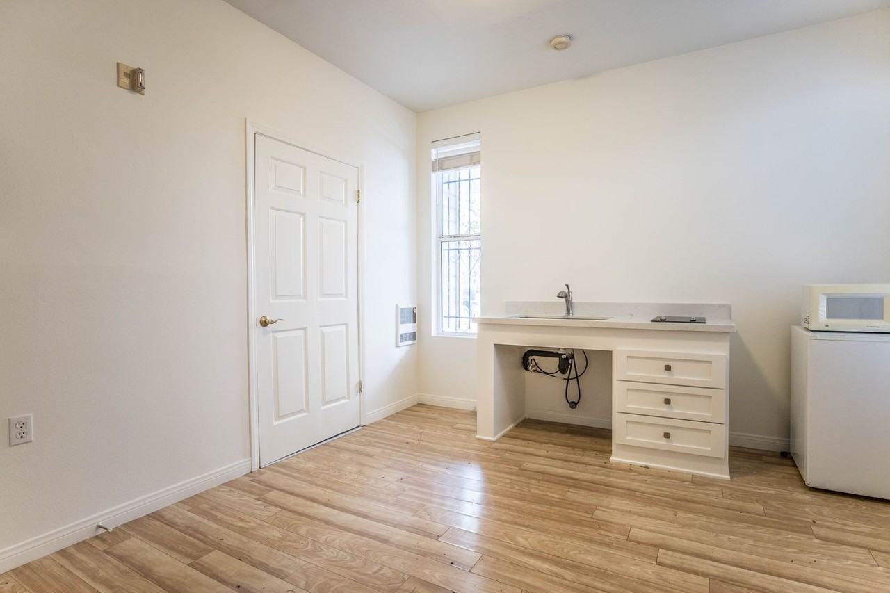 1117 3rd St #17 - Photo 5 of 17