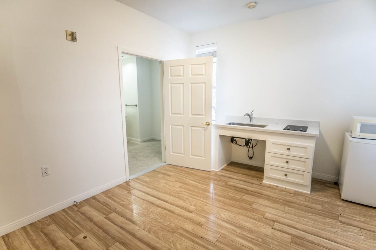 1117 3rd St #17 - Photo 6 of 17