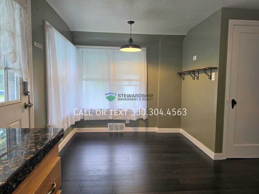 2119 Maple Ave Ne - Photo 2 of 32