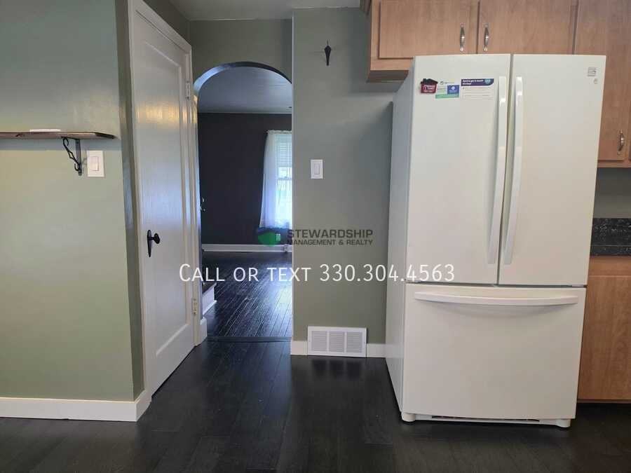 2119 Maple Ave Ne - Photo 3 of 32
