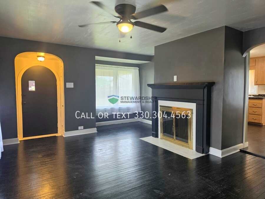2119 Maple Ave Ne - Photo 4 of 32