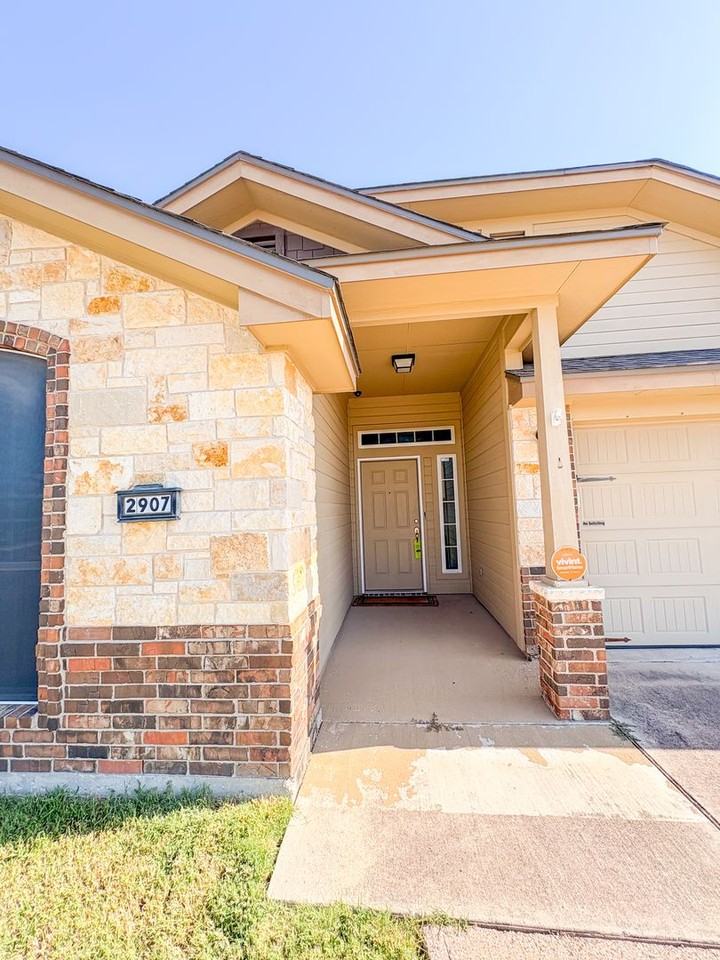 2907 Montague County Dr - Photo 2 of 25