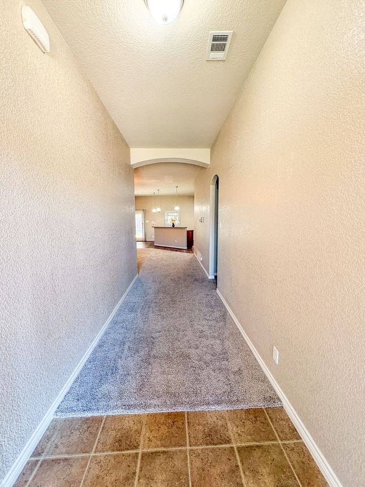 2907 Montague County Dr - Photo 3 of 25