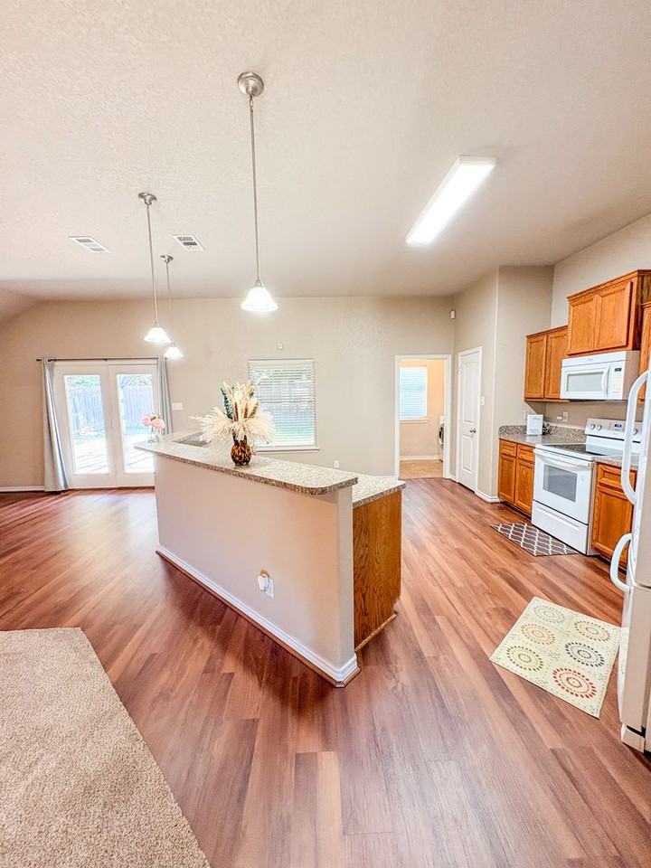2907 Montague County Dr - Photo 4 of 25