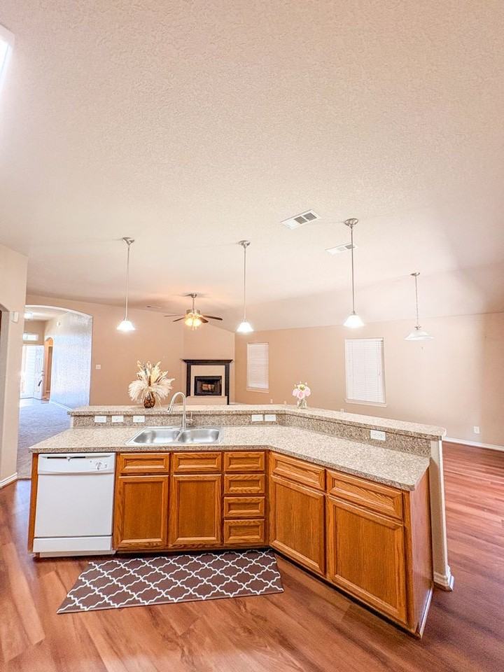 2907 Montague County Dr - Photo 6 of 25