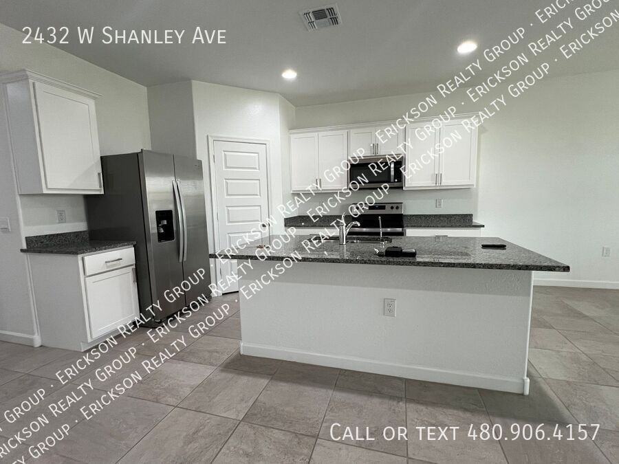 2432 W Shanley Ave - Photo 2 of 27