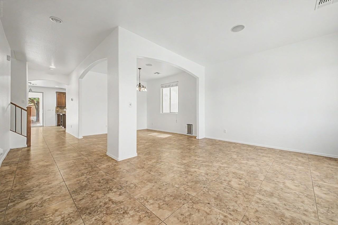 4947 E Odessa Dr - Photo 3 of 23