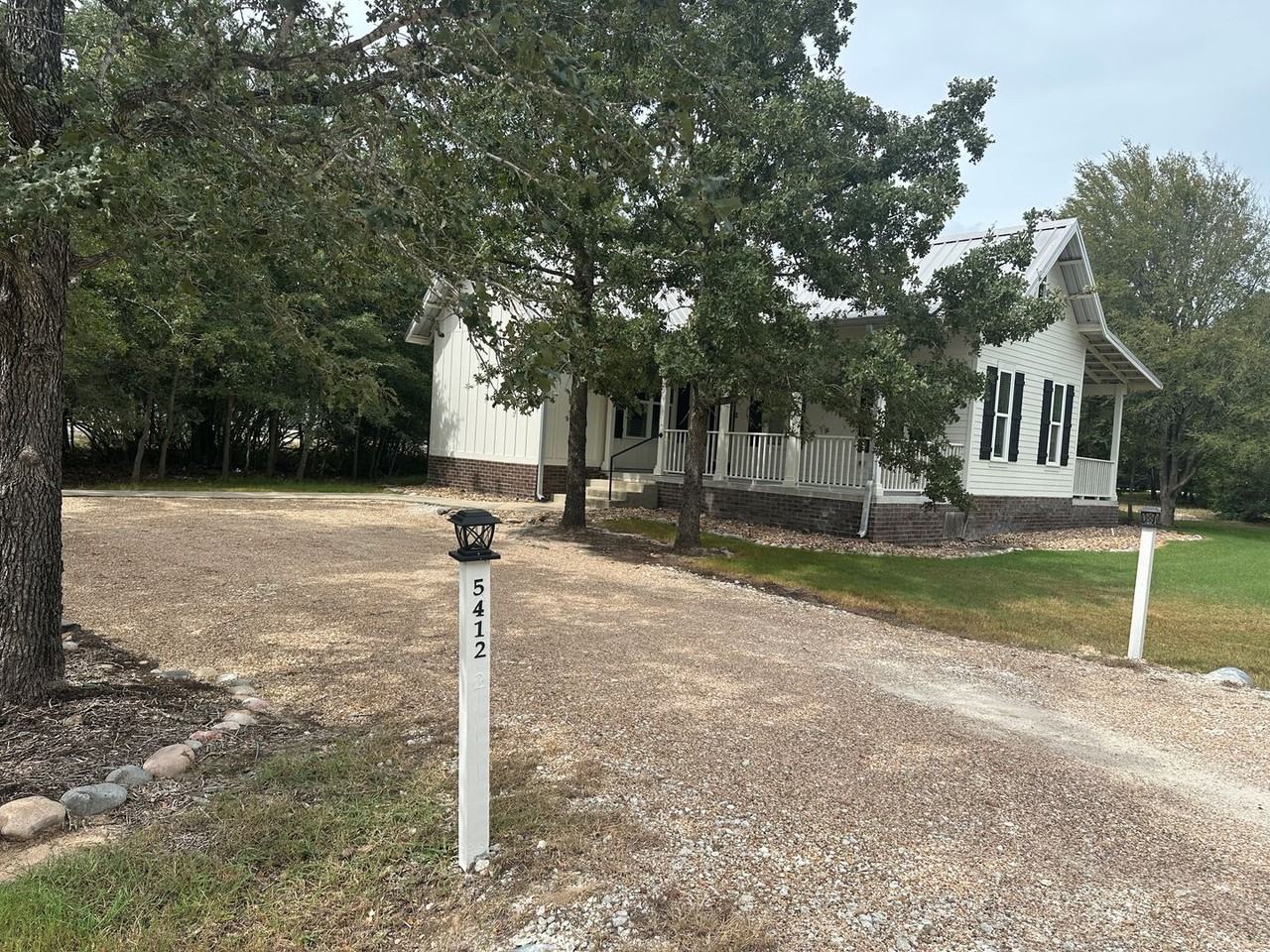 5412 Raymond Stotzer Pkwy - Photo 3 of 25