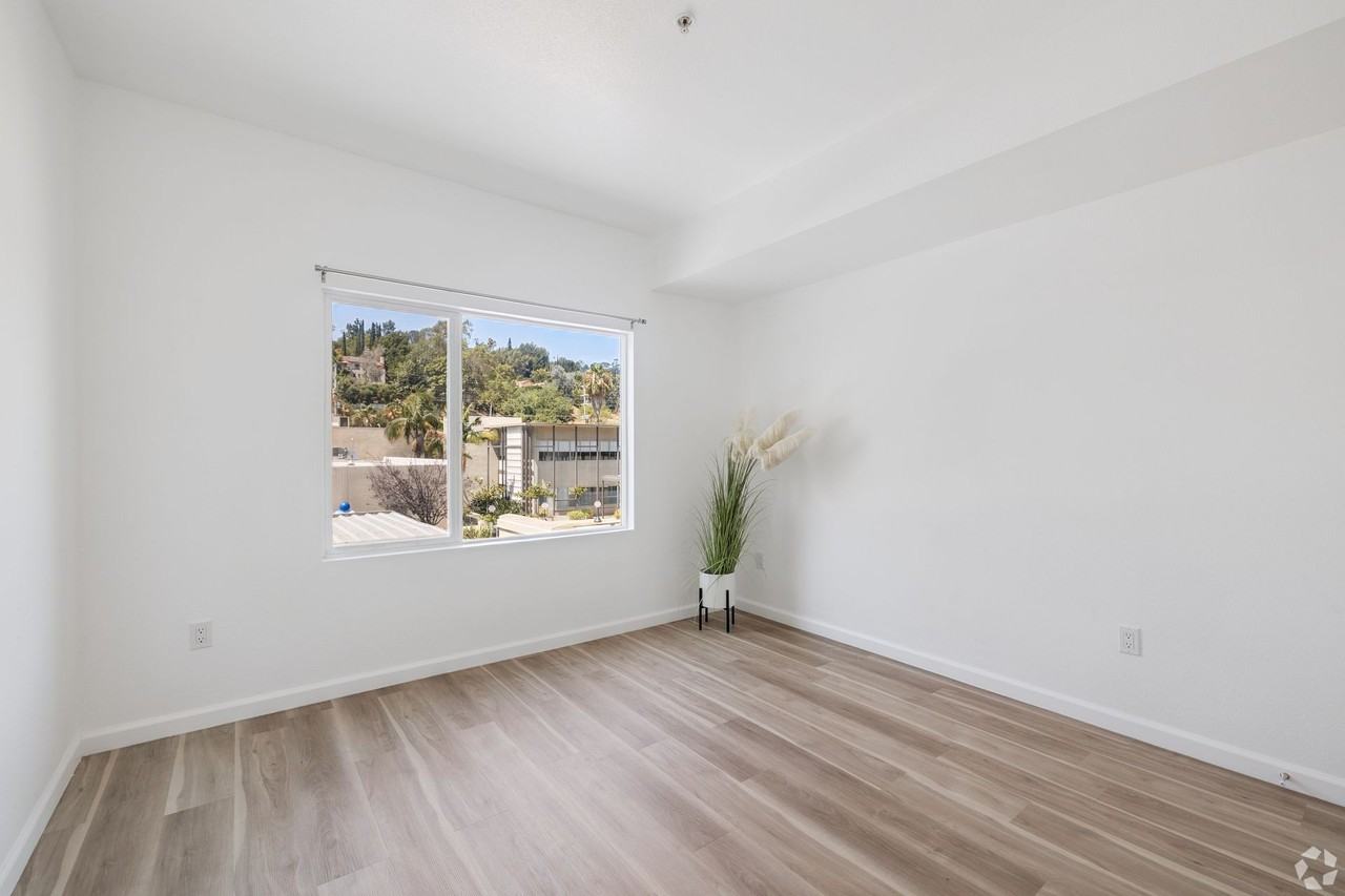 3400 Cahuenga Blvd Los Angeles, CA 90068 - Photo 4 of 12