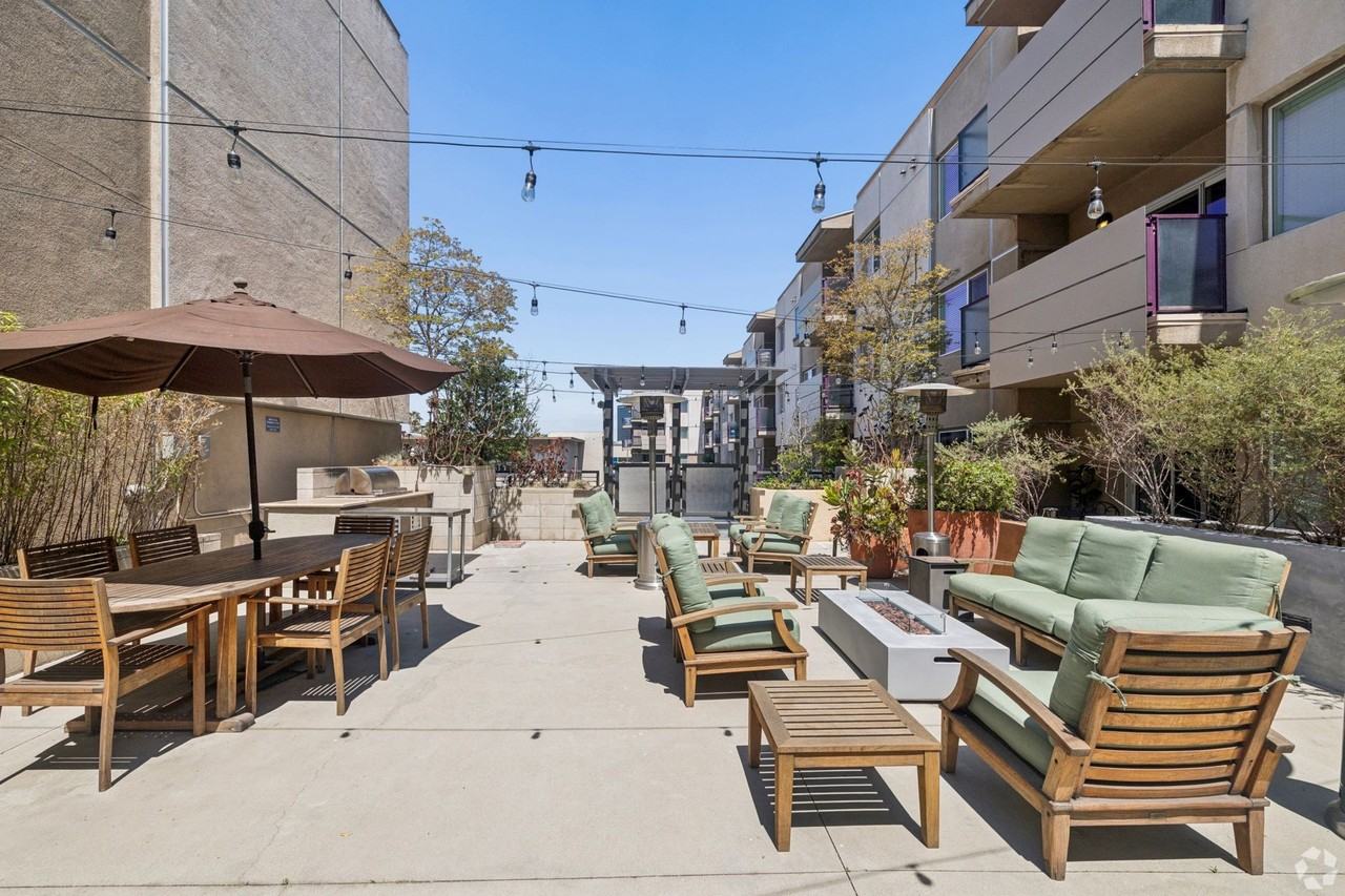 3400 Cahuenga Blvd Los Angeles, CA 90068 - Photo 7 of 12