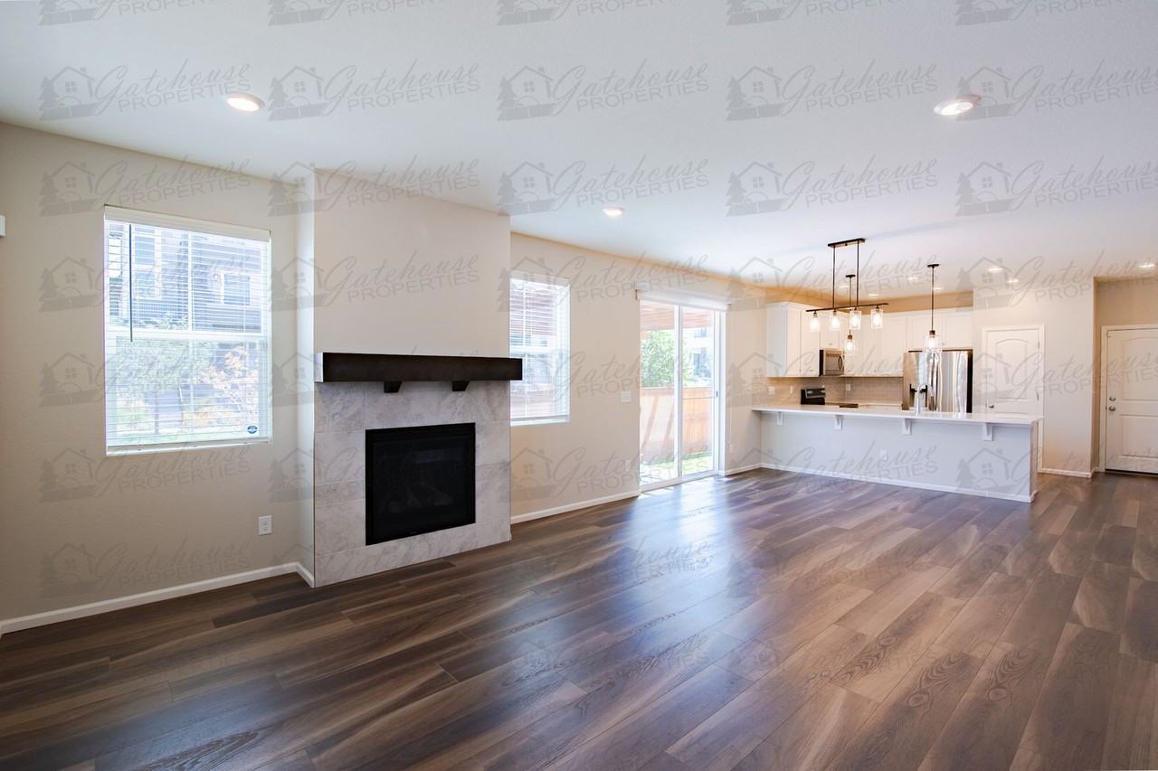 10294 E 59th Ave - Photo 2 of 25