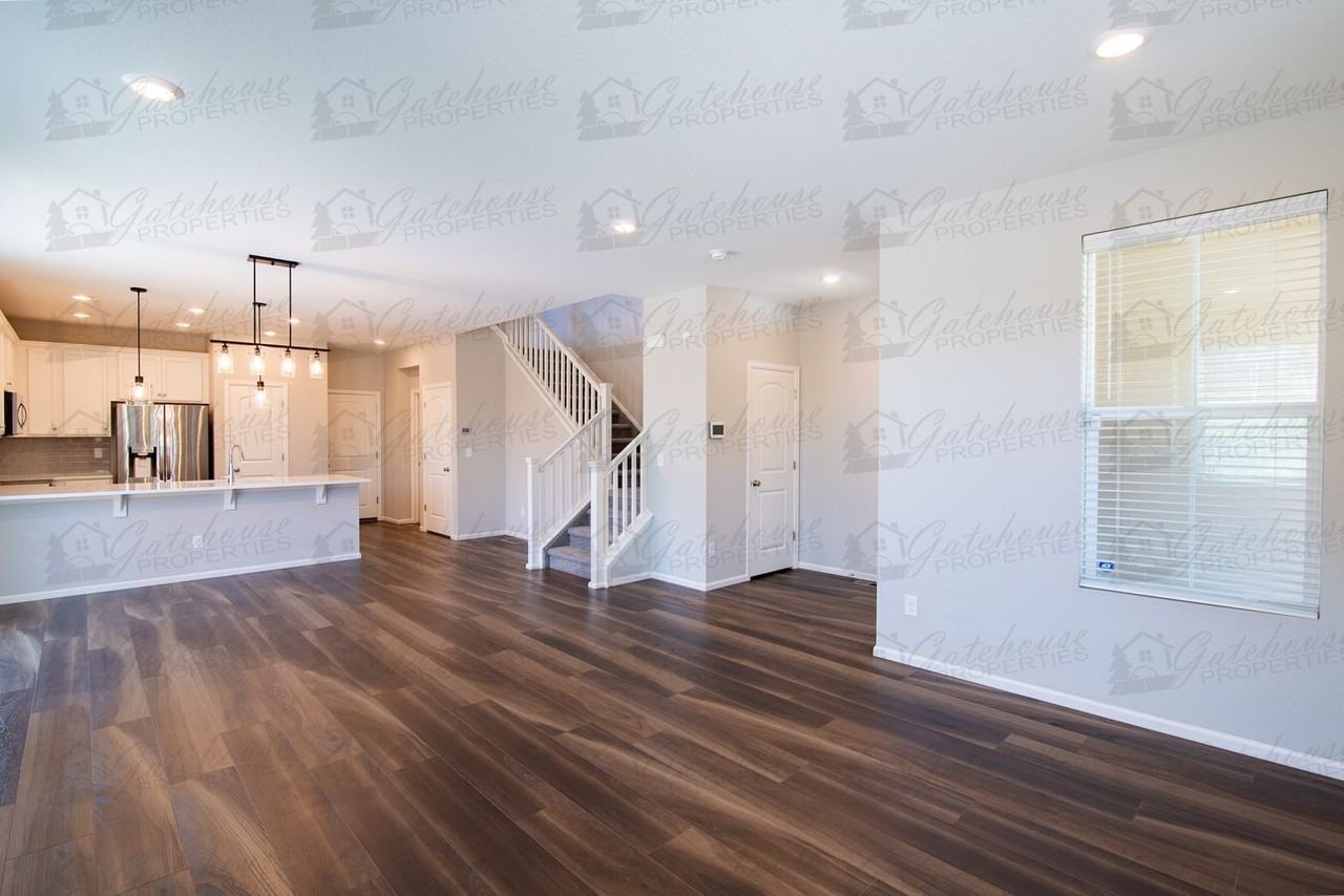 10294 E 59th Ave - Photo 3 of 25