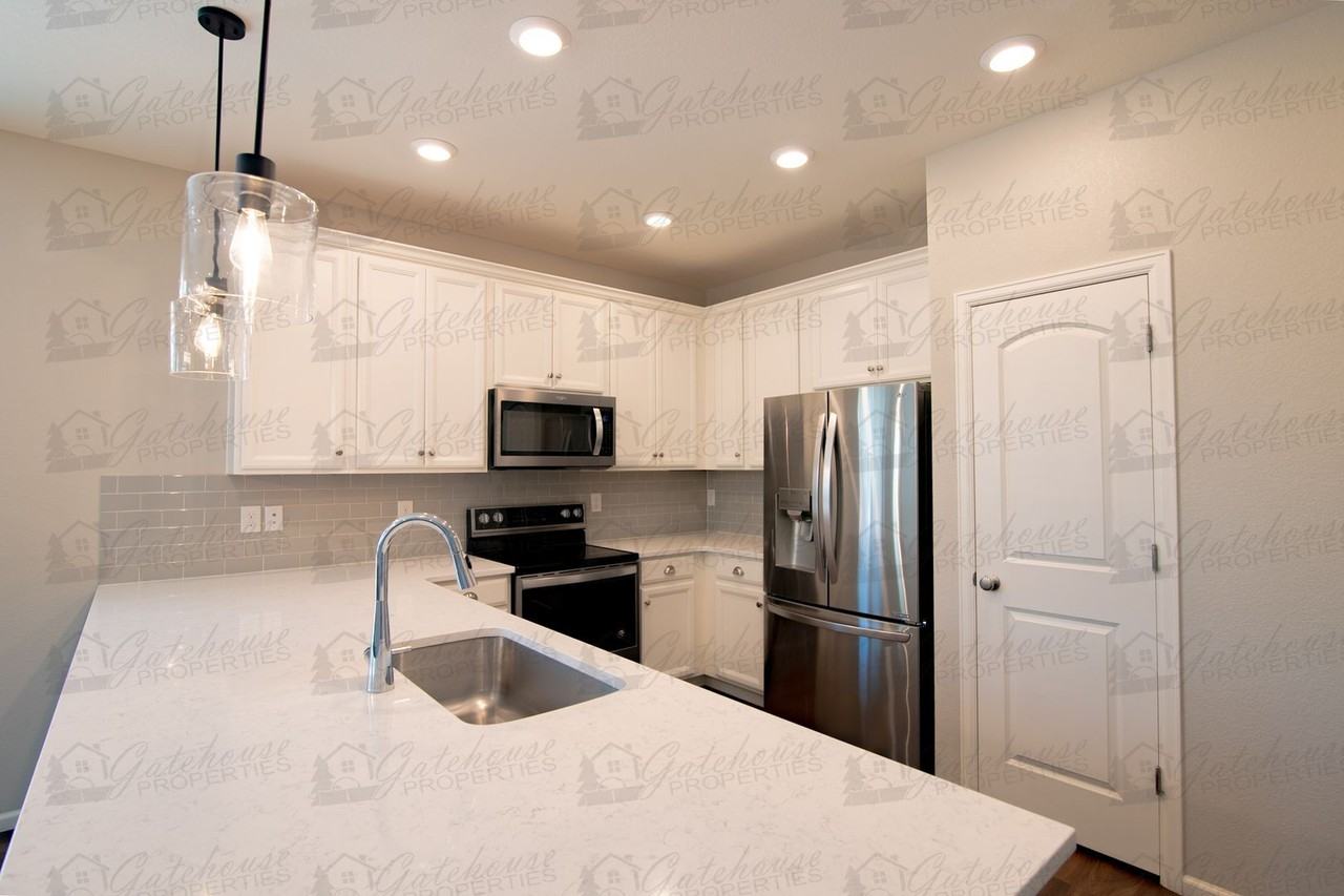 10294 E 59th Ave - Photo 5 of 25