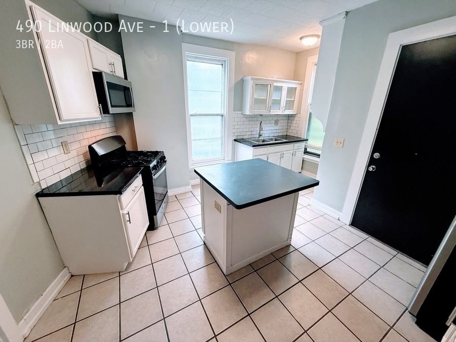 490 Linwood Ave #1LOWER - Photo 3 of 10