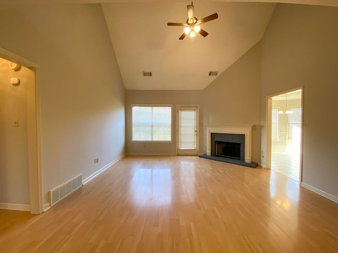 8294 Floral Spring Dr - Photo 4 of 30