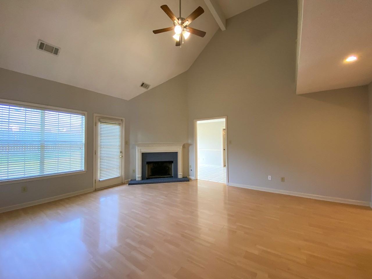 8294 Floral Spring Dr - Photo 5 of 30