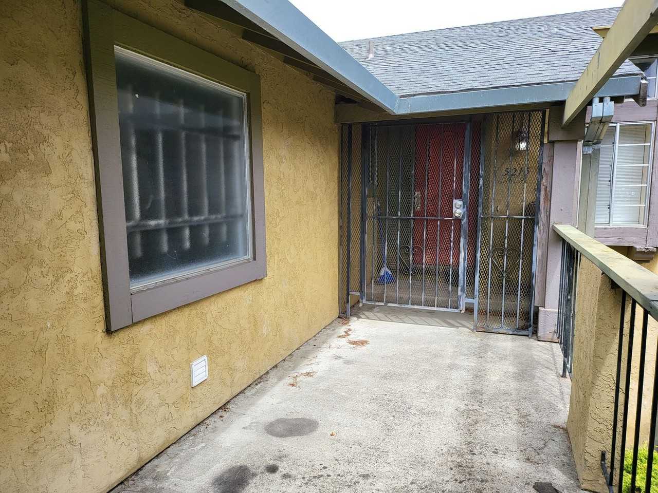 5215 Bayview Ave - Photo 3 of 20