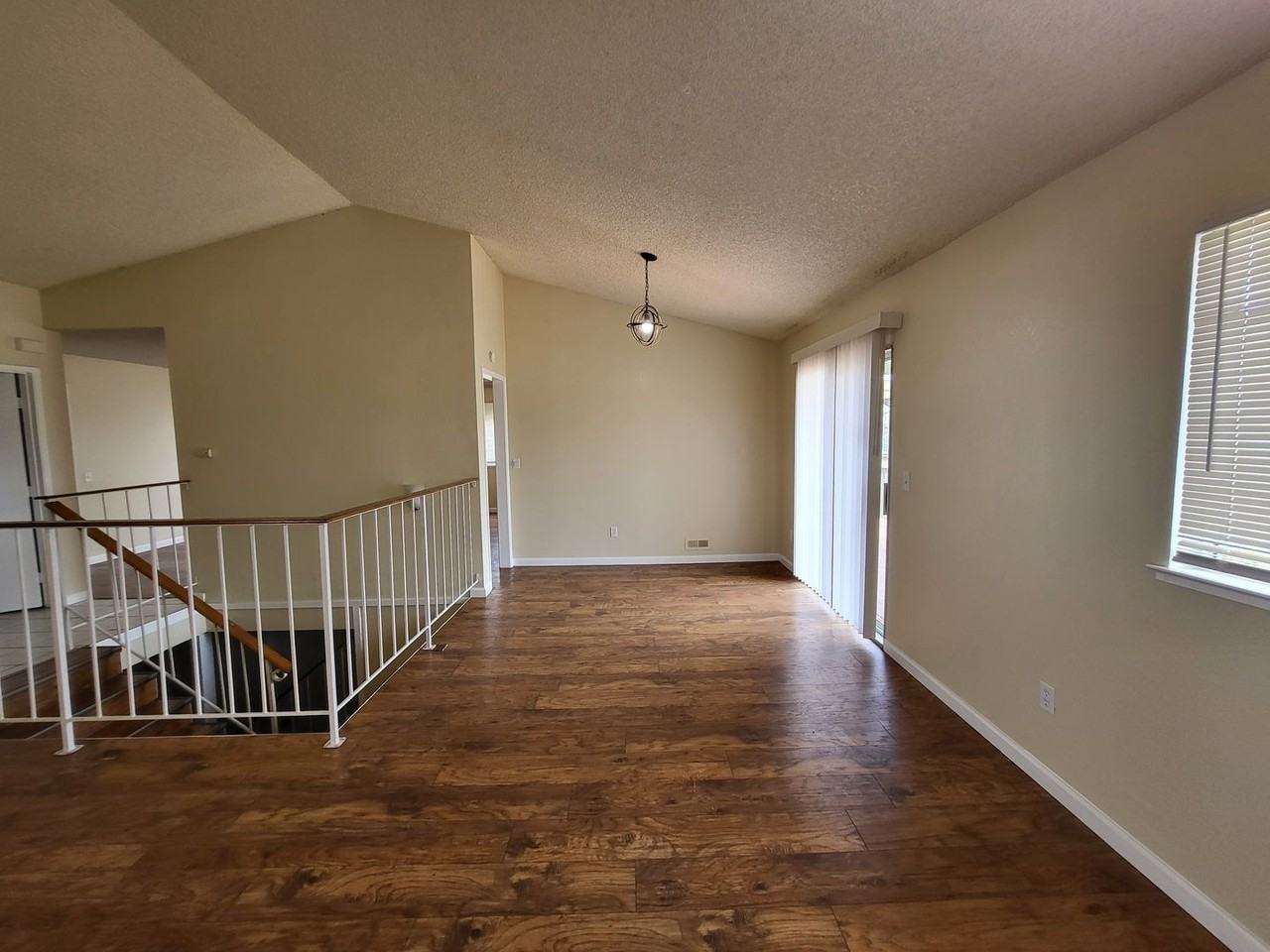 5215 Bayview Ave - Photo 6 of 20