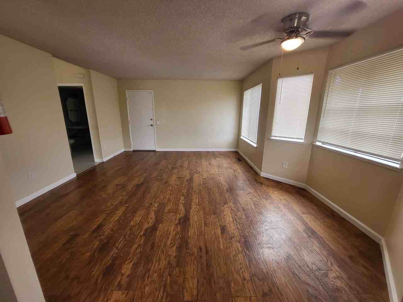 5215 Bayview Ave - Photo 7 of 20