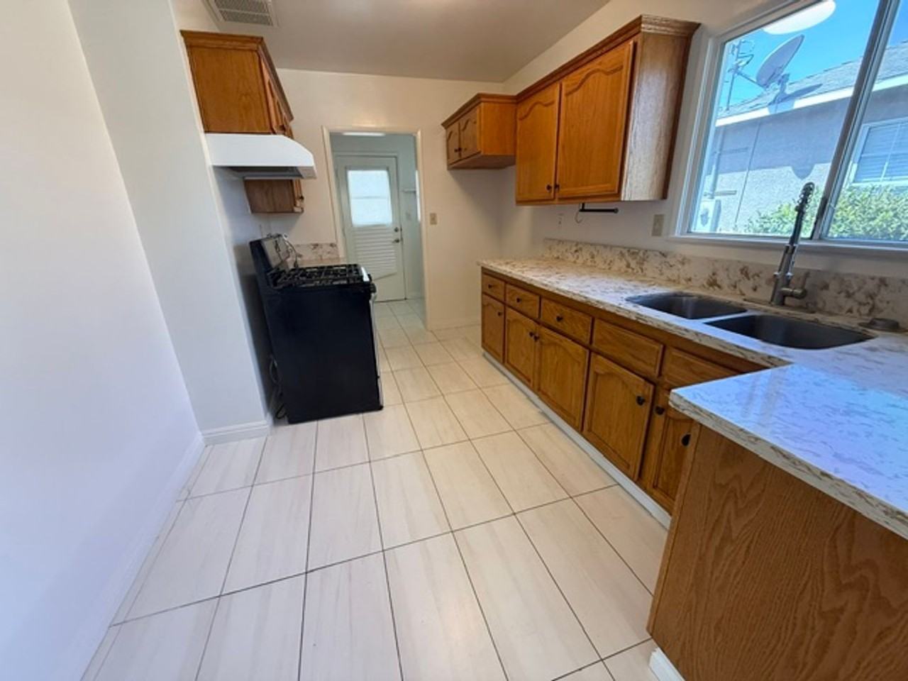 6008 Greenmeadow Rd - Photo 6 of 26