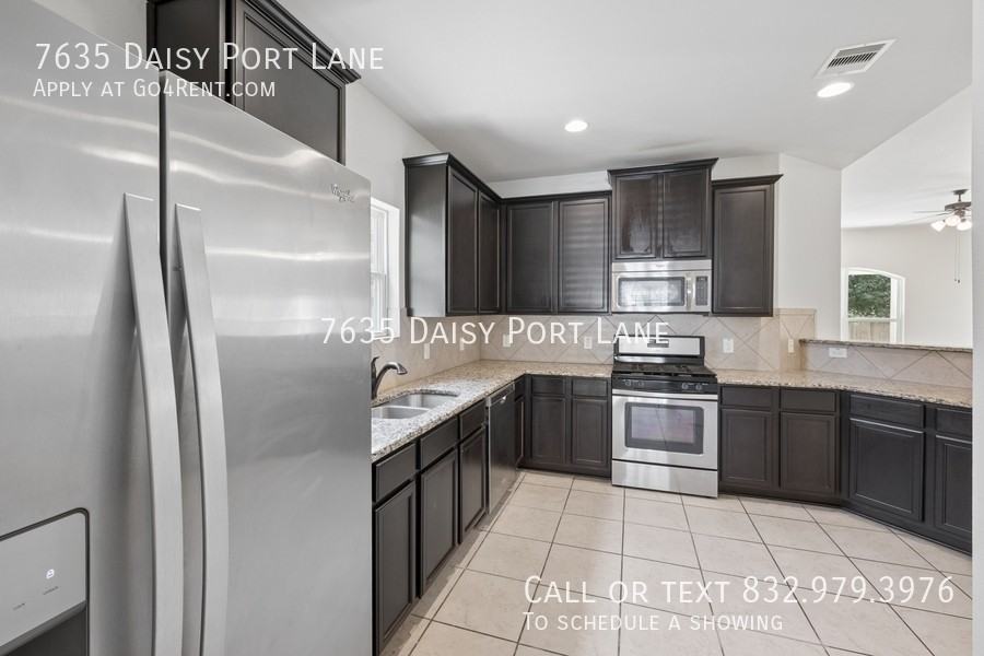 7635 Daisy Port Ln - Photo 7 of 23