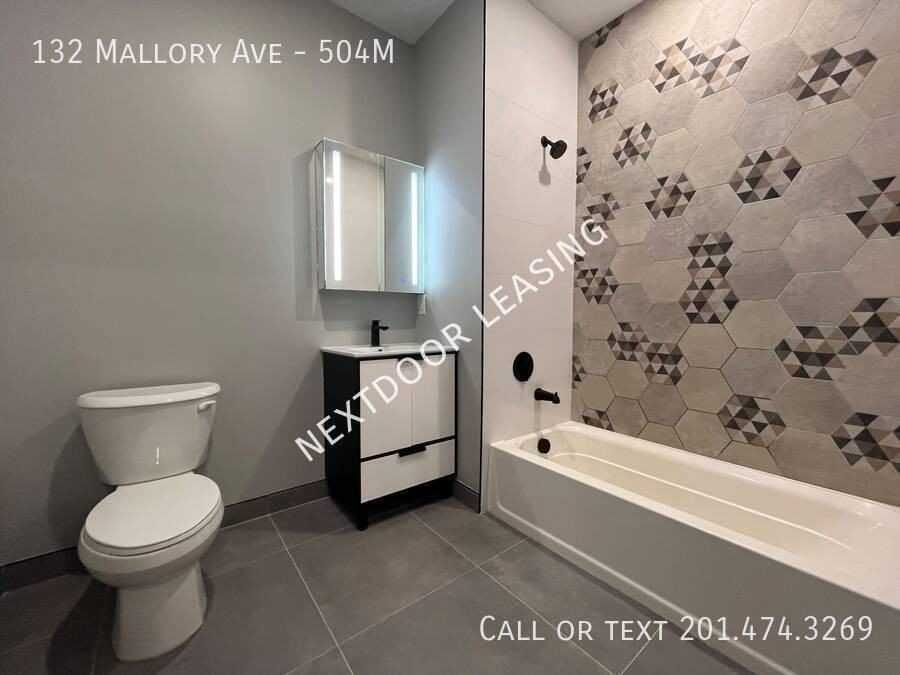 132 Mallory Ave #504M - Photo 4 of 11
