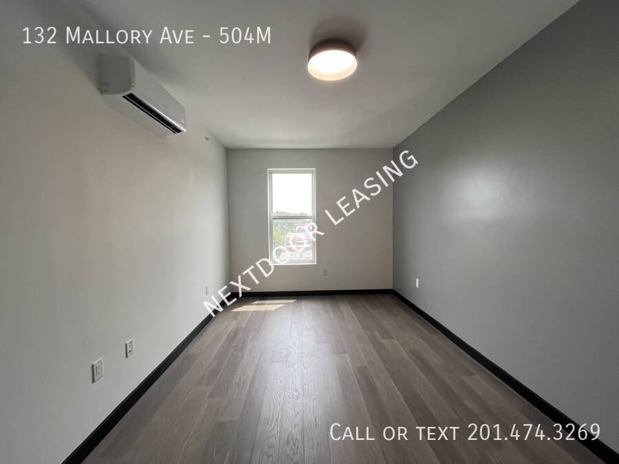 132 Mallory Ave #504M - Photo 6 of 11
