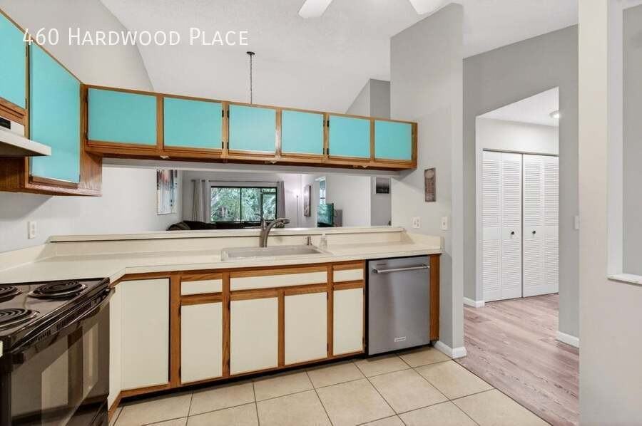 460 Hardwood Pl - Photo 2 of 11